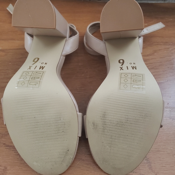 Heels - Picture 4 of 4